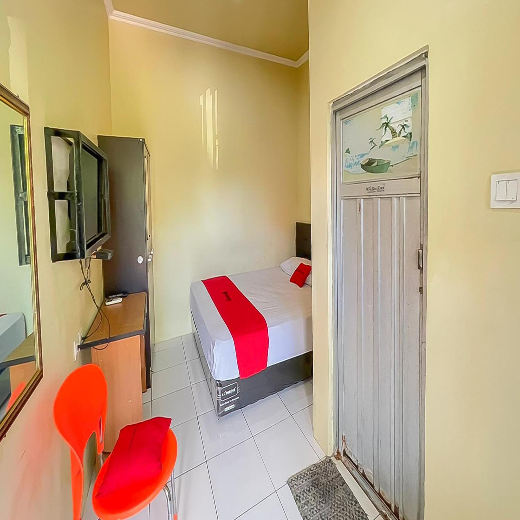 Reddoorz At Wahidin Street Cirebon Hotel Exterior photo